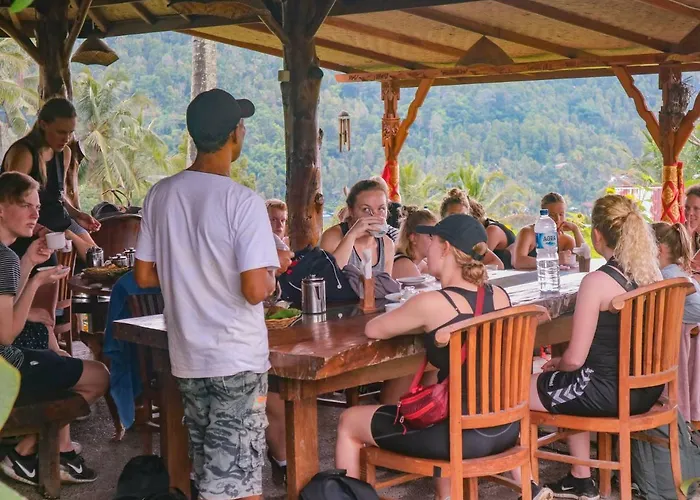 Puri Sunny Camp Lodge Munduk